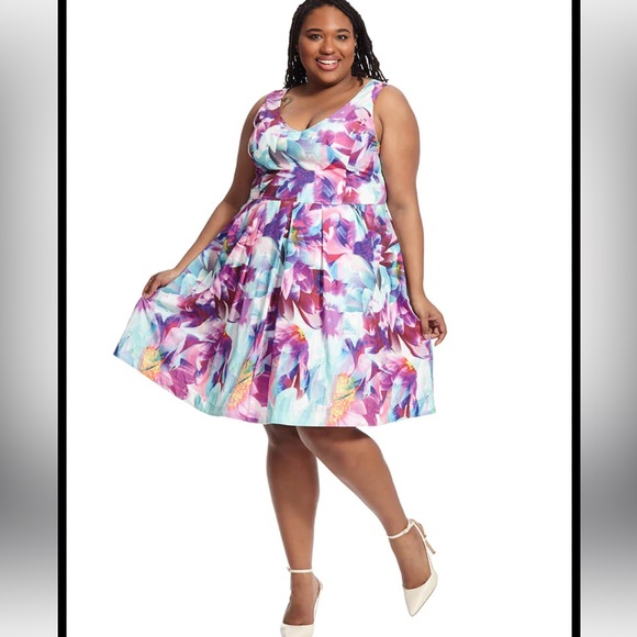 City Chic Dresses & Skirts - City chic secret garden vneck pleated knee length dress size xL